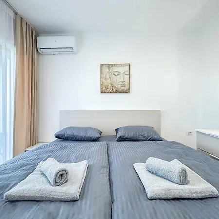 1241 Apartment
