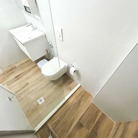 1241 * Golem (Tirana)